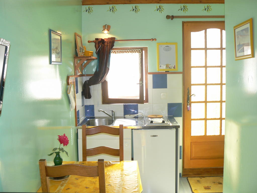 Hotel L'Oustalet Sisteron Habitación foto